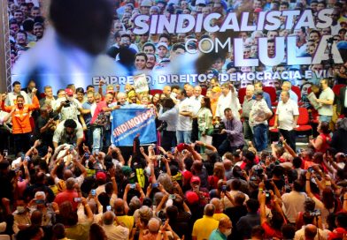 Em encontro com sindicalistas, Lula repudia precarização dos Motoboys e Entregadores e hasteia a bandeira do SINDIMOTOSP